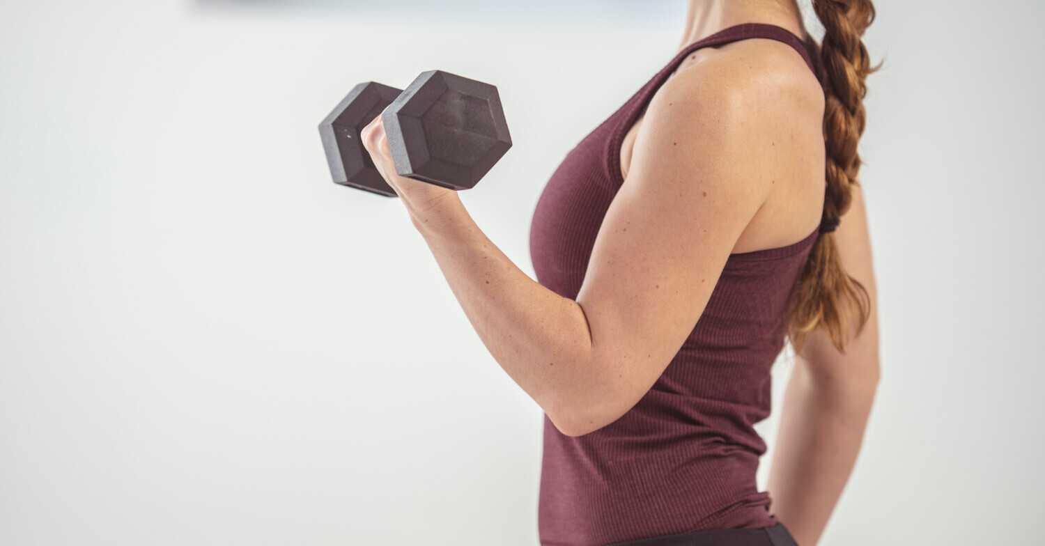 Woman lifting a dumbbell
